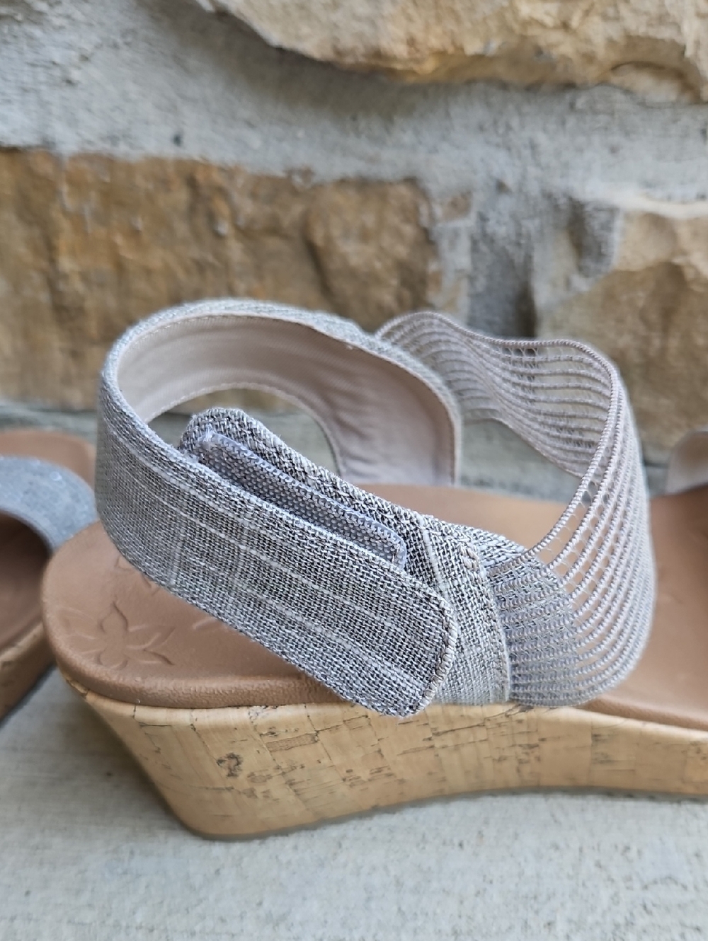 Skechers Silver Sparkle Elastic Strap Sandals 7 New Luxe Foam - Picture 8 of 11